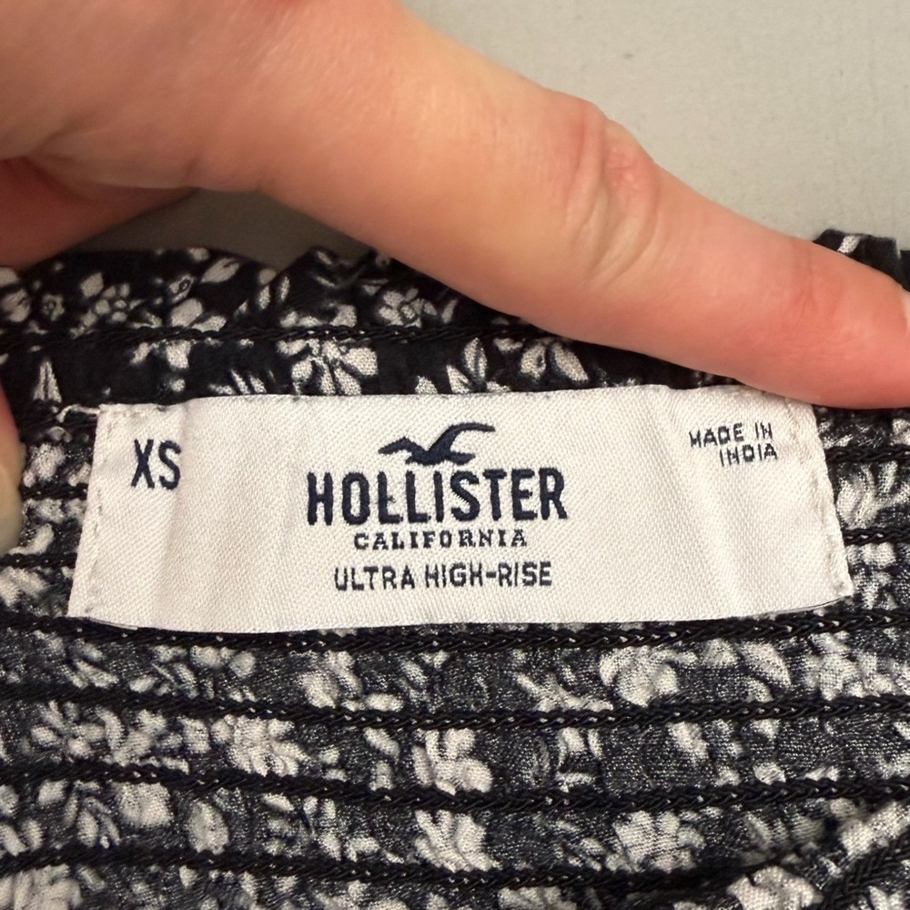 Hollister Smocked Floral Tube Top / Mini Skirt 2-in-1 Black White XS - Picture 9 of 11